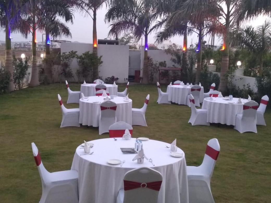 Hotel The Fern Residency, Bhuj Zewnętrze zdjęcie