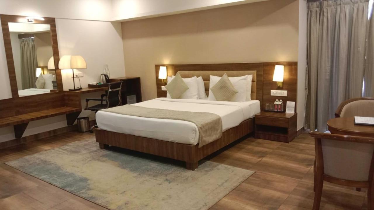 Hotel The Fern Residency, Bhuj Zewnętrze zdjęcie
